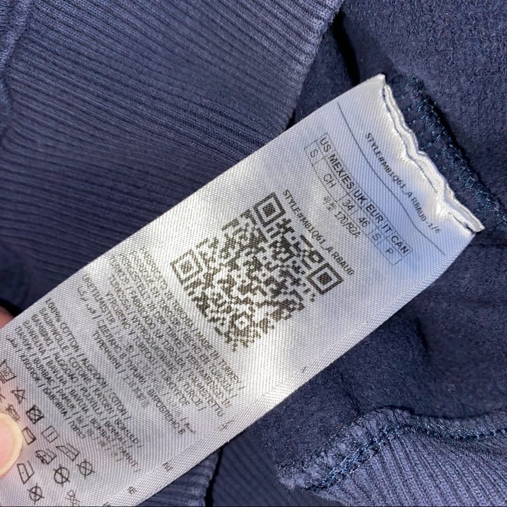 Guess Crewneck Sweatshirt Small - Picture 6 of 9